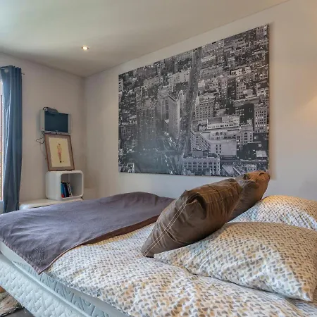 3 Pieces En Plein Centre De Avec Terrasse, 2 Et Toutes Commodites - Fr-1-453-268 Megève