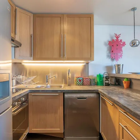 3 Pieces En Plein Centre De Avec Terrasse, 2 Et Toutes Commodites - Fr-1-453-268 * Megève